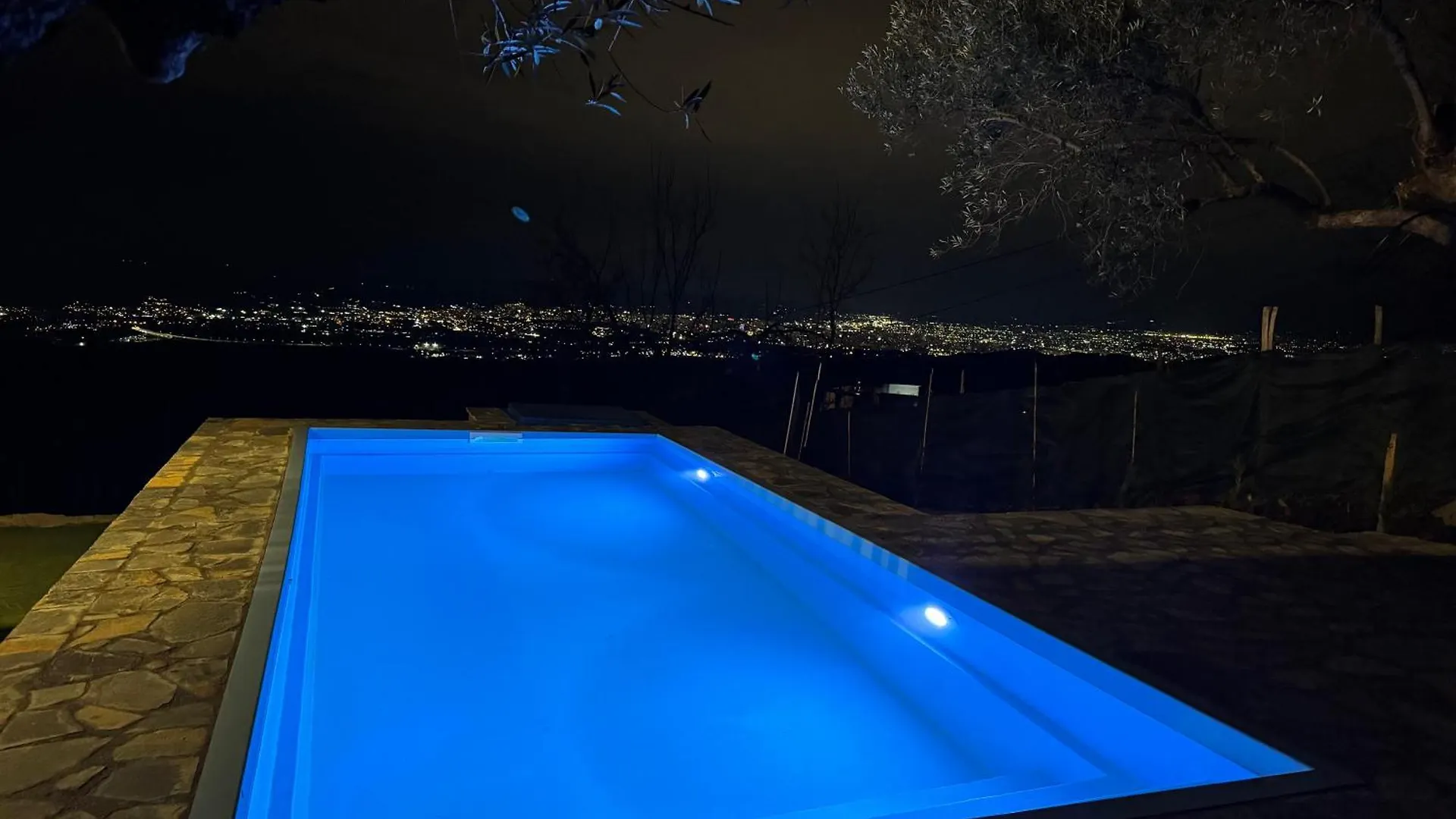Villa Vista Τίρανα 0*,  Αλβανία